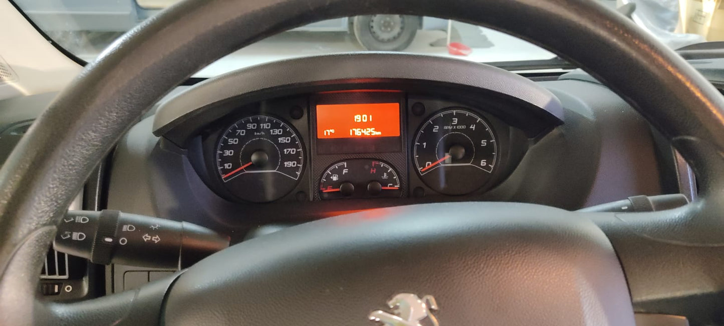 Peugeot Boxer Furgon 335 L2H2 2.2 HDI 130cv año 2017 176.000 km