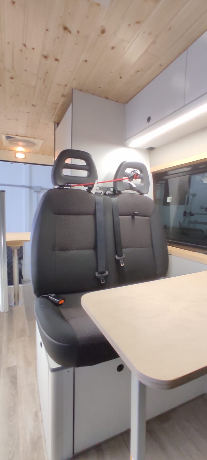 Peugeot Boxer Furgon 335 L2H2 2.2 HDI 130cv año 2017 176.000 km