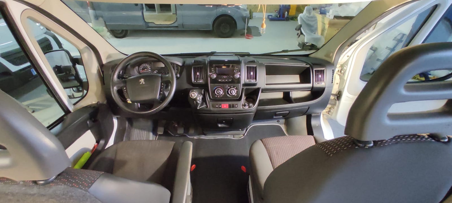 Peugeot Boxer Furgon 335 L2H2 2.2 HDI 130cv año 2017 176.000 km