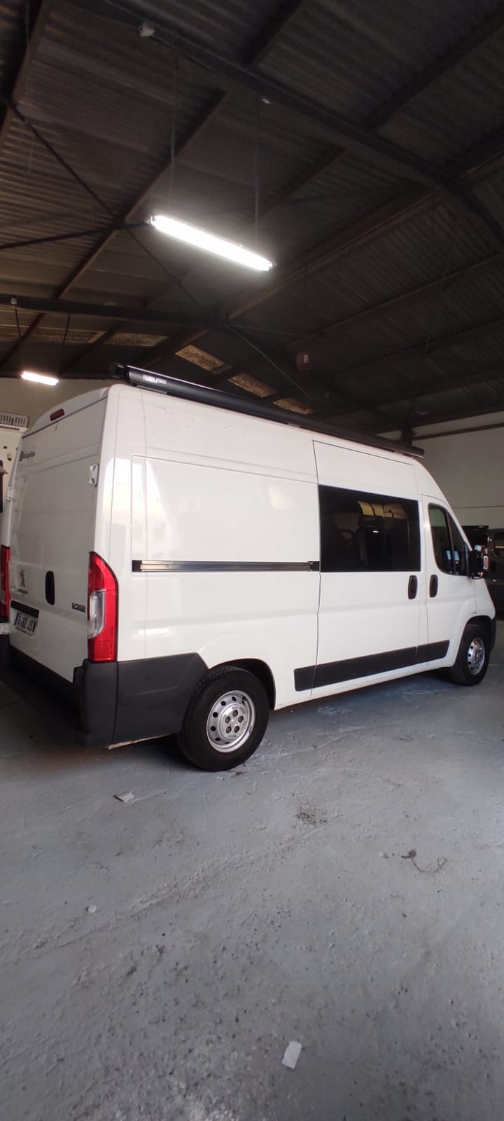 Peugeot Boxer Furgon 335 L2H2 2.2 HDI 130cv año 2017 176.000 km