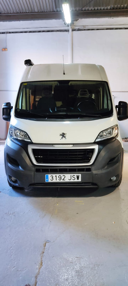 Peugeot Boxer Furgon 335 L2H2 2.2 HDI 130cv año 2017 176.000 km